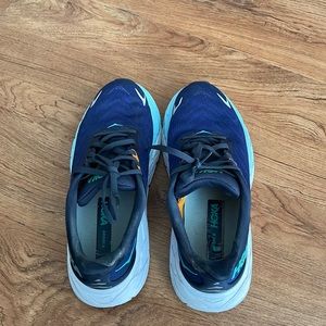 Hoka Arahi 6 7.5 wide tennis shoes
